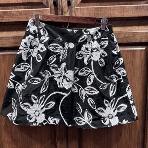 Banana Republic Black Floral Embroidered A-Line Skirt - Jacquard| Size 4‎
